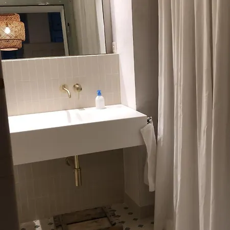 4 Story, 12 Beds, Near Eurovision Contest *