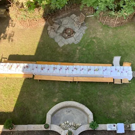 4 Story, 12 Beds, Near Eurovision Contest *