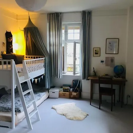 4 Story, 12 Beds, Near Eurovision Contest *